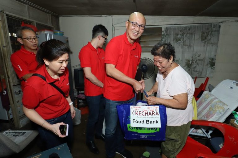 Munchy’s gives back by helping to feed the needy