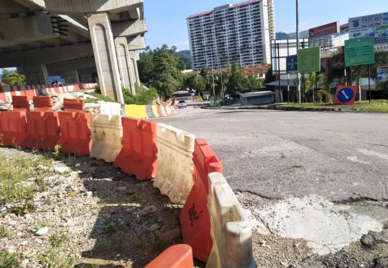 Knock, knock. Does Ampang have a local council?