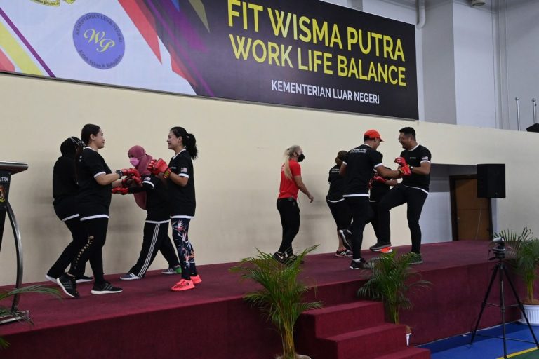 Foreign Ministry staff fighting fit, hungry for more after Fit Wisma Putra programme
