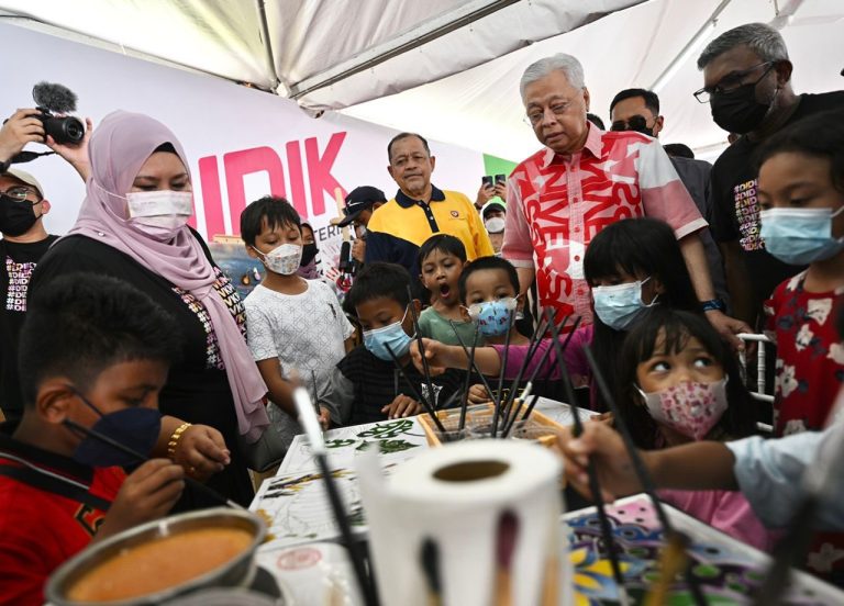‘If PM’s RM6,900 shirt was a gift, who was it from, why was it given?’