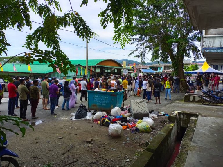 Rubbish seen near the voting center at SK Agama Integrasi KAFA in Taman Sri Watan, Ampang on Nov 19, 2022.