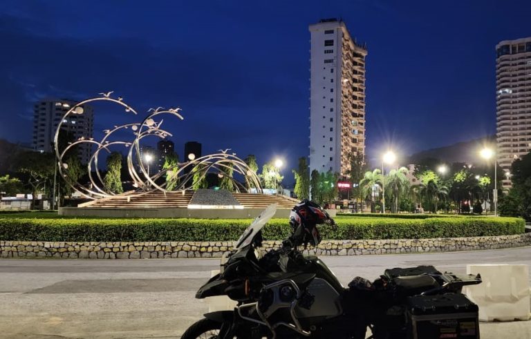 1,158km Christmas ride from KL to Wang Kelian, and making new friends along the way