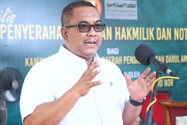 Kedah Menteri Besar Datuk Seri Muhammad Sanusi Md Nor speaking at a function in Kedah.
