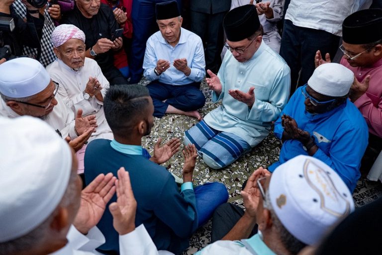 ‘Anwar’s presiding of conversion at Klang mosque does not detract him from duties as PM’