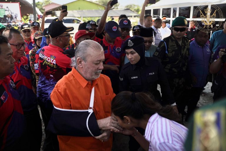 Johor Sultan makes an appearance in Kembara Mahkota Johor despite shoulder surgery