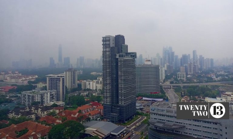 Haze in KL on April 8, 2024 at 4.20pm. Image: Twentytwo13 / Haresh Deol