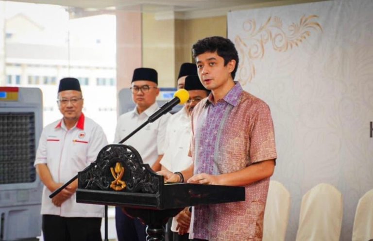 Tengku Hassanal Ibrahim Alam Shah.