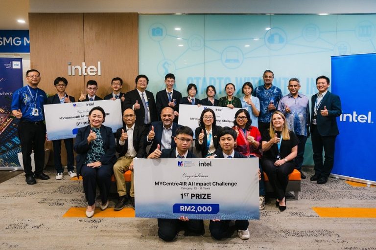 Winners of the MYCentre4IR Impact Challenge 2024 at the prize giving ceremony on Aug 29, 2024.