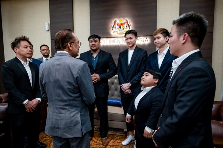 Malaysian Olympians and Paralympians meet Prime Minister Anwar Ibrahim at Parliament on Oct 22, 2024.