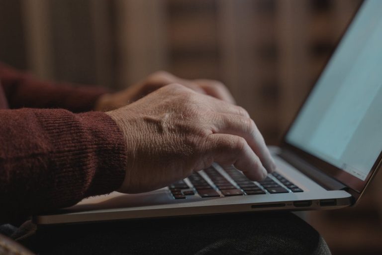 man-typing-on-laptop