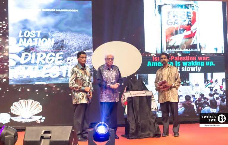 The launch of Professor Emeritus Datuk Dr Mohamed Ghouse Nasuruddin's 'Lost Nation Dirge for Palestine' book by Penang Governor Tun Ahmad Fuzi Abdul Razak on Nov 16, 2024.