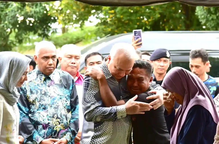 Perak's Sultan Nazrin Shah hugging the family member of a victim who died in a bus crash in Gerik, Perak, on June 9, 2025.