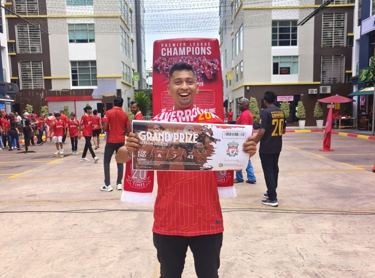 Praselan Chanthar was one of two lucky Liverpool fans who won a ticket to watch the Reds take on Manchester United, awarded during the KL Kopites’ ‘EPL Champions 2025 Liverpool FC Bus Parade’ on May 31.