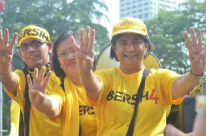 (L-R): Mandeep Singh, Maria Chin Abdullah and lawyer Datuk Ambiga Sreenevasan at Bersih 4 rally on Aug 30, 2015.