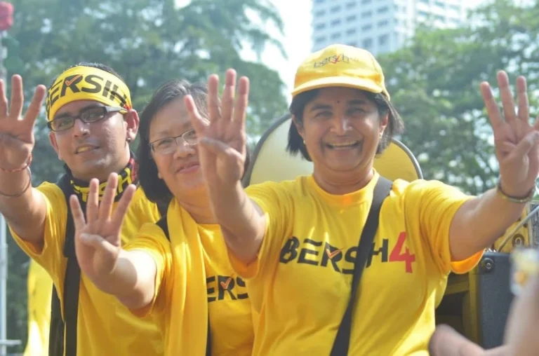(L-R): Mandeep Singh, Maria Chin Abdullah and lawyer Datuk Ambiga Sreenevasan at Bersih 4 rally on Aug 30, 2015.
