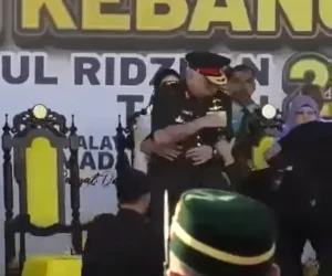 Screengrab of a woman attempting to hug Sultan of Perak, Sultan Nazrin Muizzuddin Shah, during the state-level National Day parade in Ipoh on Aug 31, 2025.