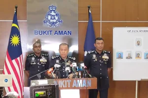 Inspector-General of Police Mohd Khalid Ismail said Malaysian police have dismantled two organised crime groups with the arrest of 17 suspects in what authorities described as a major success against syndicates linked to murders and violent attacks that have shaken public confidence since March. Image by Twentytwo13.