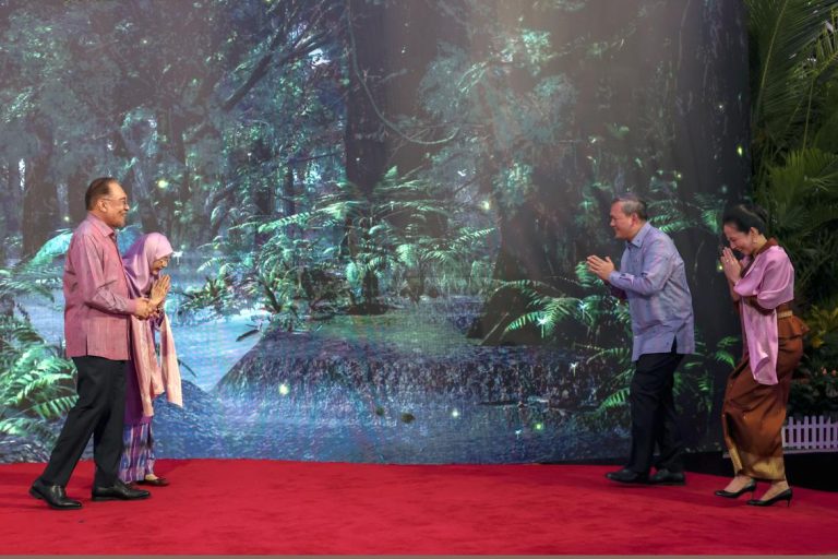 Prime Minister Datuk Seri Anwar Ibrahim and his wife Datuk Seri Dr Wan Azizah Wan Ismail warmly welcomes Cambodian Prime Minister Hun Manet and his wife Pich Chanmony at the Gala Dinner in conjunction with the 47th ASEAN Summit and Related Summits at the Kuala Lumpur Convention Centre (KLCC) today. --fotoBERNAMA (2025) COPYRIGHT RESERVED