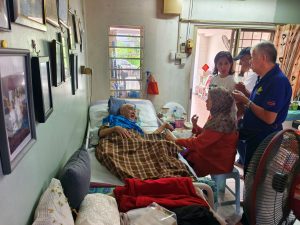 Malaysia Olympians Association (MOA) president Noraseela Khalid and Datuk Zaiton Othman visited Ng Joo Pong and his brother Joo Ngan to present the latter with an Olympic pin and a certificate.