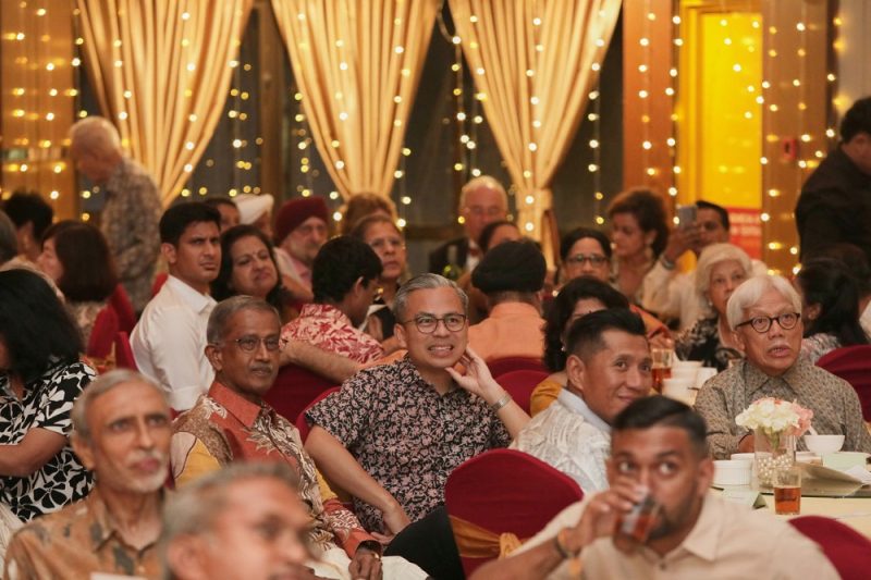 Communications Minister Datuk Fahmi Fadzil and Bukit Bandaraya RA president Datuk Mumtaz Ali join the crowd during the dinner.