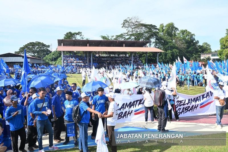 Supporters of various political parties gather in Sabah on Nov 15, 2025.