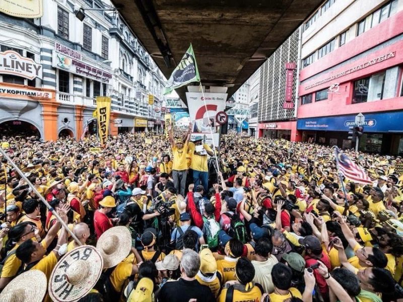 Mandeep Singh speaking to rally goers at Bersih 4 in 2015.