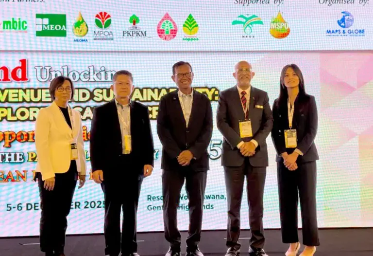 Felda chairman Datuk Seri Ahmad Shabery Cheek (main image, third from left) with representatives from the Malaysian palm oil industry in Genting Highlands on Dec 5, 2025.