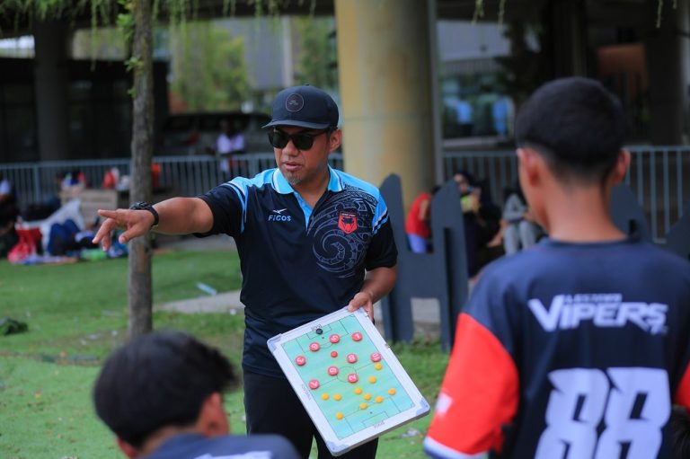Lestari Viper FC founder Tarmizie Shahidan giving instructions to his team.