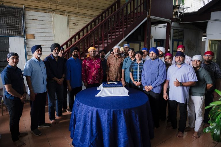 Gobind Singh Deo, Ramkarpal Singh and several former and ex-police personnel at Gurdwara Sahib Polis High Street in Kuala Lumpur on April 4, 2026.