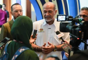 Gobind Singh Deo addressing the media at MYNIC’s programme on quantum computing and internet security.