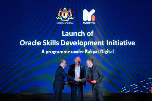 Digital Minister Gobind Singh Deo on the stage to witness the exchange of MoU between representatives from Oracle and MyDigital Corporation.