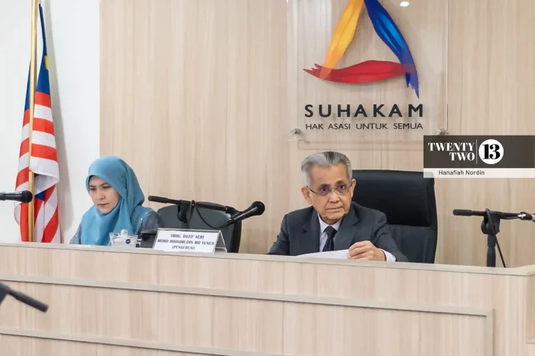 Suhakam chairman Datuk Seri Hishamudin Yunus (right) and commissioners Datuk Mariati Robert and Dr Farah Nini Dusuki said its inquiry into Taiping Prison following the death of an inmate last year revealed the incidents were not isolated but stemmed from structural failures affecting the prison system and related government agencies.