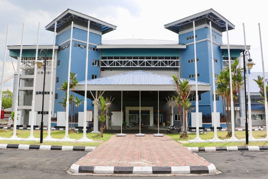 The National Squash Centre in Bukit Jalil is expected to reopen by September despite the controversy surrounding its renovation contract.
