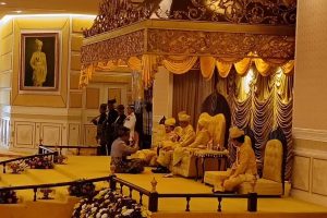 Tuanku Muhriz Tuanku Munawir menerima menghadap Muhammad Faris Johari sebagai Undang Luak Sungei Ujong Ke-11 pada 27 Jun 2026.