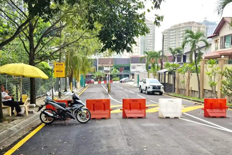 The Taman Desa Phase 1 Residents’ Association has alleged that Kuala Lumpur City Hall issued contradictory directives, postponed key meetings and provided conflicting information during the approval process for security upgrades in the neighbourhood.