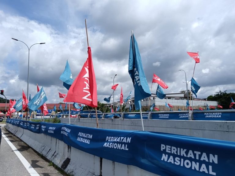 Flags of political parties in Negeri Sembilan in July 2026.