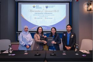 From right: Dr. Mohd Sukor (ACS Asia-Pacific Zone Councillor - Alternate), Dr. Low May Lee (Chair, ACS Malaysia Chapter), Professor Dr. Geok Yuan Annie Tan (Deputy Dean of Research and Innovation, Faculty of Science, Universiti Malaya), and Dr. Azeana Zahari (Principal Investigator, Universiti Malaya) during the MOA ceremony on Aug 22, 2026.