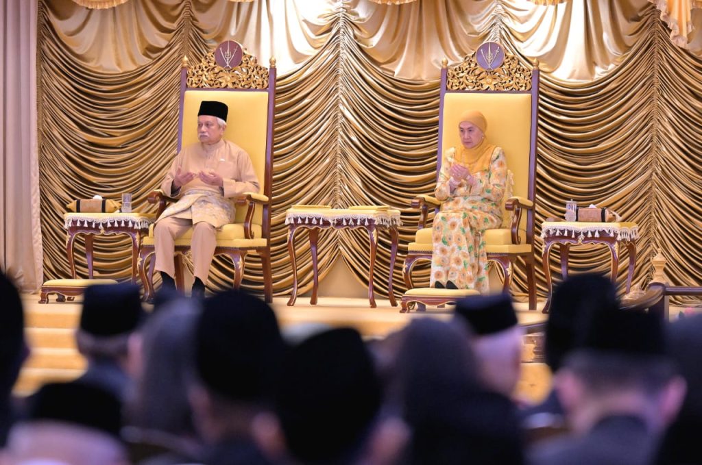 Tuanku Muhriz Tuanku Munawir and his consort, Tunku Ampuan Besar, Tuanku Aishah Rohani Tengku Besar Mahmud.
