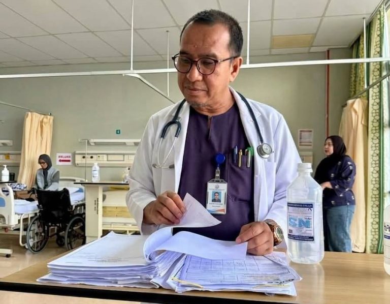 When a politician ‘plays’ doctor