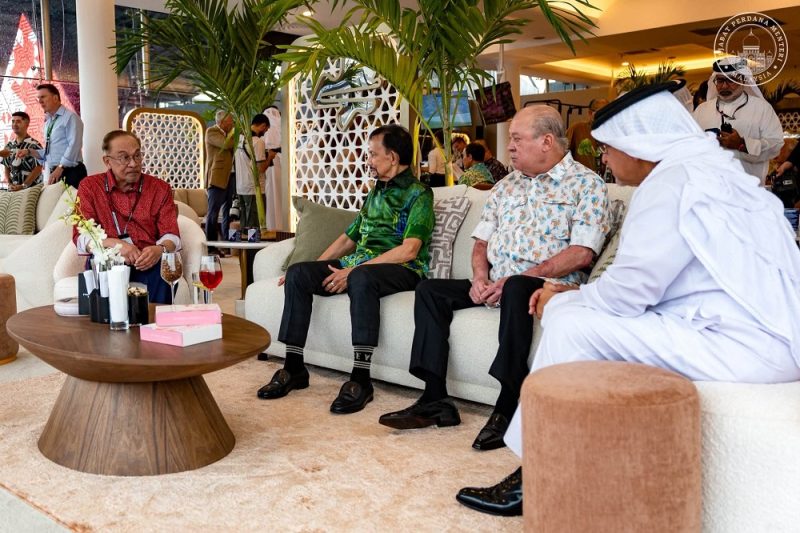 Anwar (left) joined by Sultan Hassanal Bolkiah, Sultan Ibrahim and Prince Salman in the Perdana Suite. Image: Prime Minister's Office, Malaysia